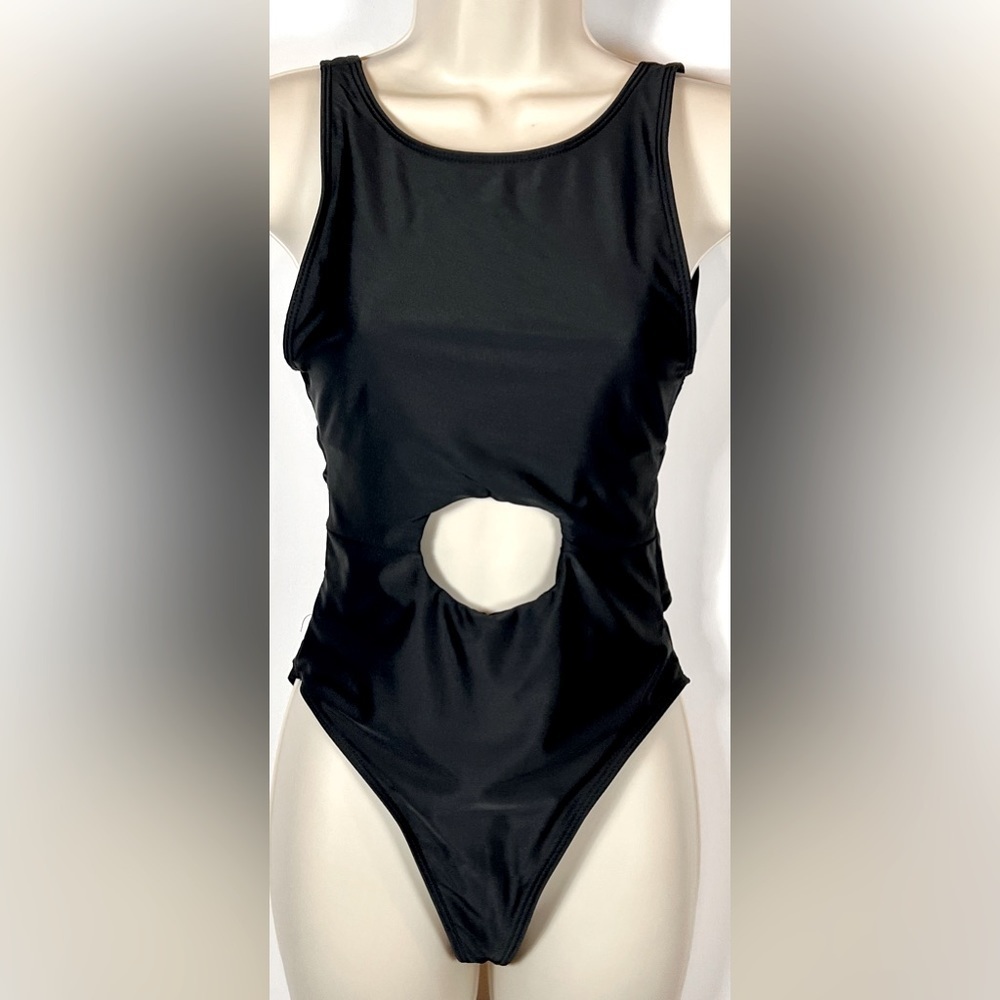 One-piece Keyhole Swimsuit